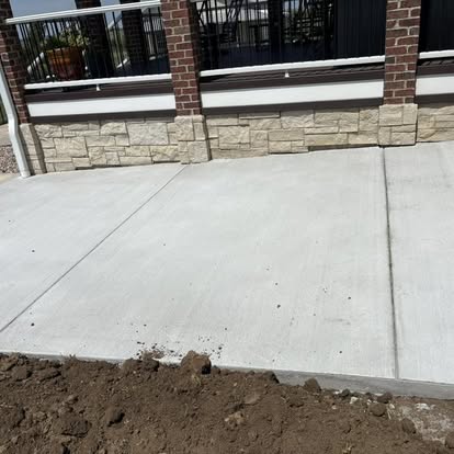 Stone-wrapped entry patio in front of building